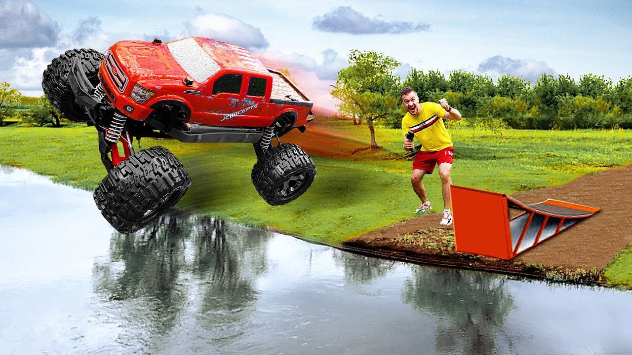 ¿PODRÁ EL VELOZ COCHE RC SALTAR EL RÍO?