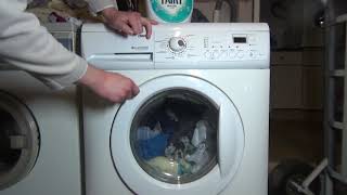 Zanussi Jetsystem Turbodry ZKN7147J Washer Dryer : Load, program and start (Part 1)