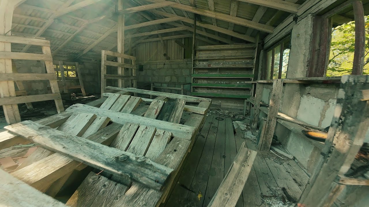 Lauksaimniecības ēkas, Kalnakrogs, Liezēre, Madona, Latvia.