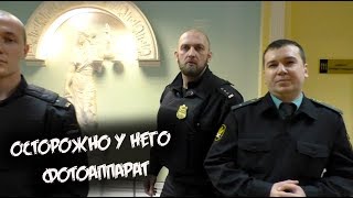 Бородатый пристав не пустил в суд без личного досмотра