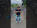 【問題】保育士のお兄さんはは10個中，何個玉をのせるでしょう？ ‪#けん玉 #kendama