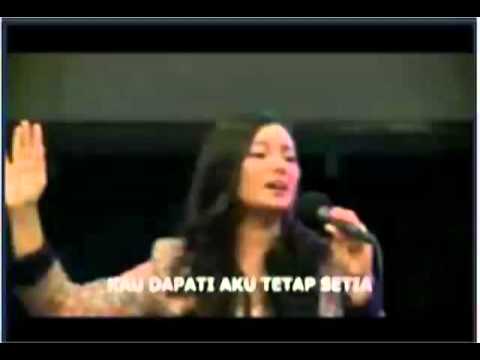 lagu-rohani-2015-engkaulah-perisaiku-asmirandah