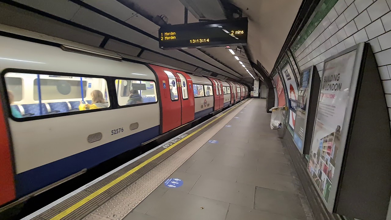 Northern Line 1995TS 51576 Departing Oval