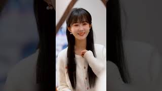 Aku memberi CEO yang sakit segelas air,ternyata dia yandere, posesif,jatuh cinta gila padaku!