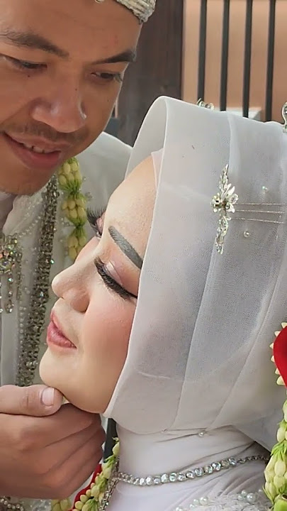 ciuman pertama pengantin