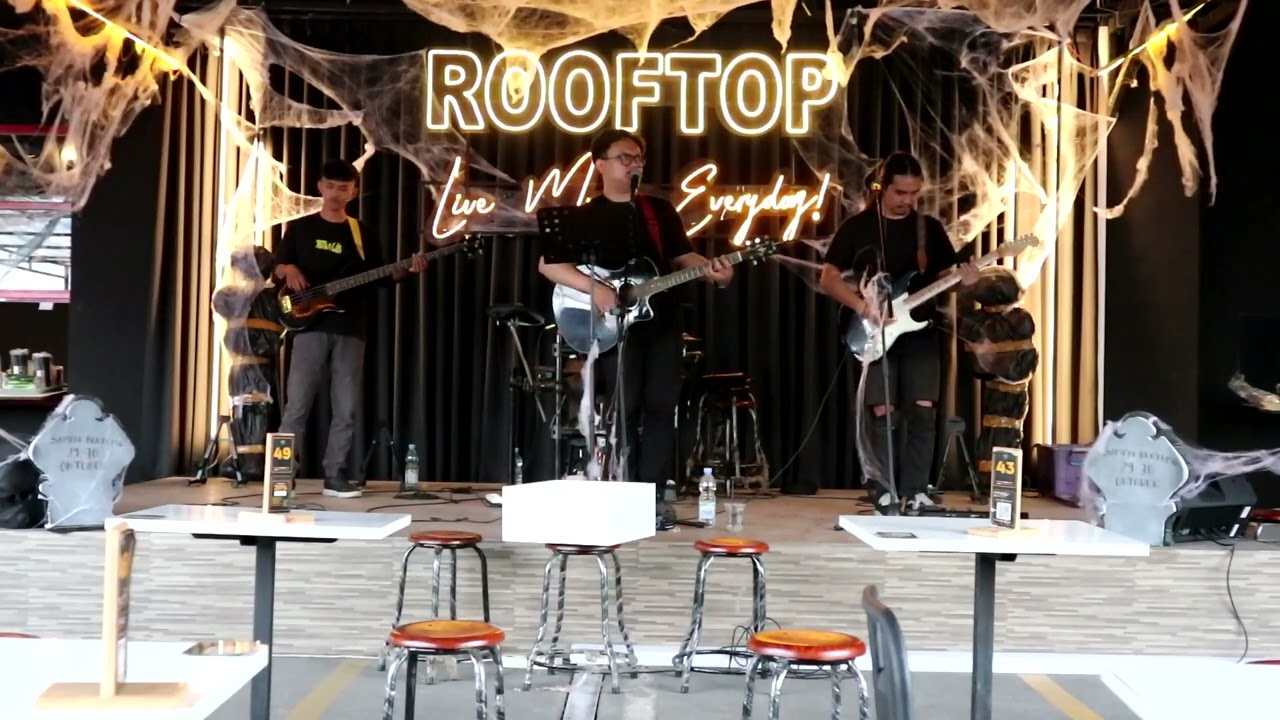 Bento - Iwan Fals Cover By Floex Live at Rooftop Cafe