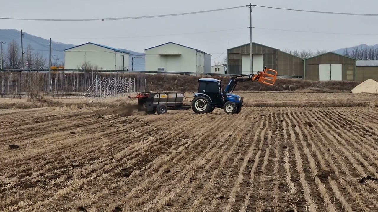 2026년2월24일  트랙터 부착형 퇴비살포기 작업 #농기계#LS#퇴비#농사#봄#시작#소똥#좋아요