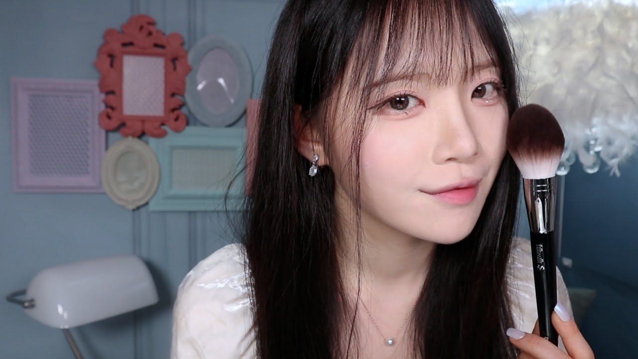 ASMR(Sub✔)Делая свой звук макияжа (звуки рот , не слышные )