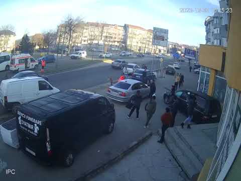 Eveniment GRAV, în Slatina. Bărbat lovit intenţionat cu maşina şi târât mai mulţi metri pe trotuar 1