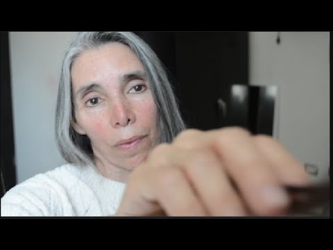 ASMR TU AMIGA TE HACE UNAS TRENZAS