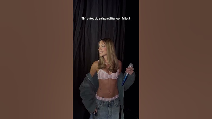 Tini posa antes de salir a cantar con Milo J