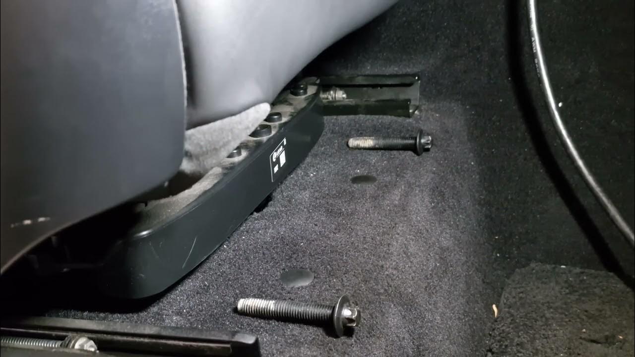 Range Rover Fault codeB0028 13 right side airbag deployment control