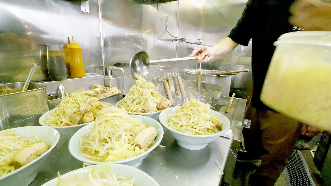 東北が熱い 秋田の最先端二郎インスパイアの厨房潜入 Infiltrate The Kitchen To Make Jiro Ramen Youtube