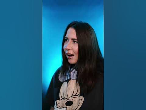 Женская особь из Атаки титанов // Female Attack on Titan - YouTube