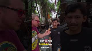 Download Lagu American Eats Pukis and thinks they're cookies #streetfood #indonesianfood #jakarta #pukis #kuepukis MP3