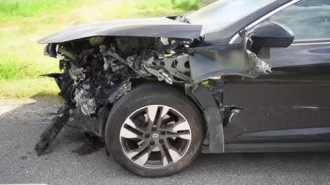 Roolis magama jäänud juht  sõitis vastu teepiiret