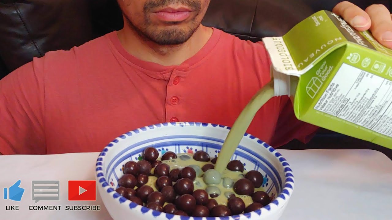 CRUNCHY CHOCOLATE CEREAL WITH GREEN MILK, ASMR MUKBANG EATING SHOW 