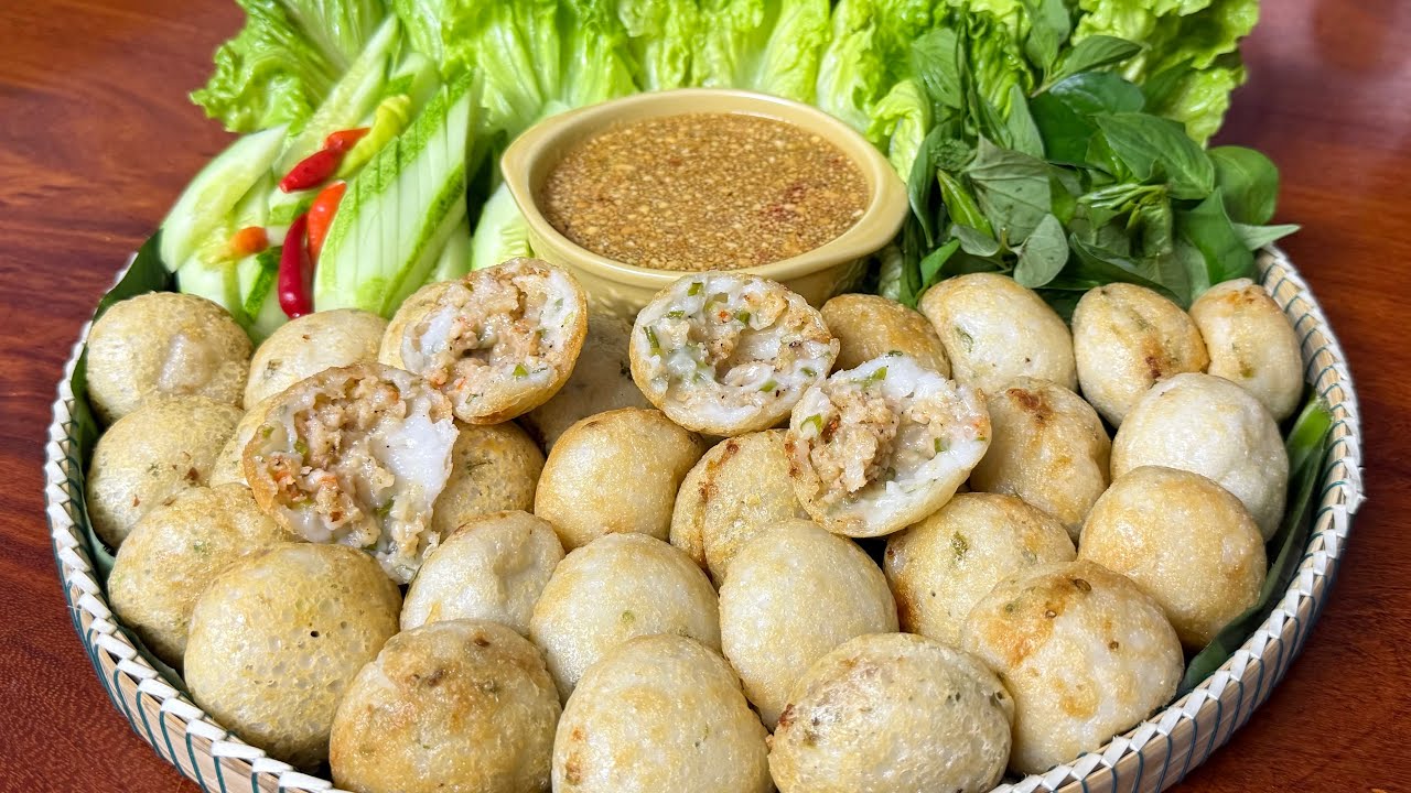 របៀប​​​​​​​ធ្វើ នំគ្រក់ស្នូលសាច់បង្គា || How to make Rice Ball Cake with Shrimp filling