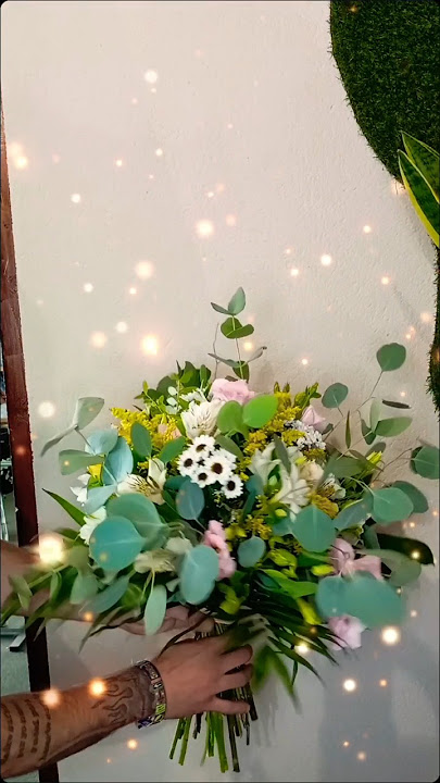 En Petri Florista hacemos cada momento especial 💐🌷#flowers #handmade  #flowerbouquet #music #love