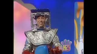 Hi-5:Nathan pretends to travel to the moon.