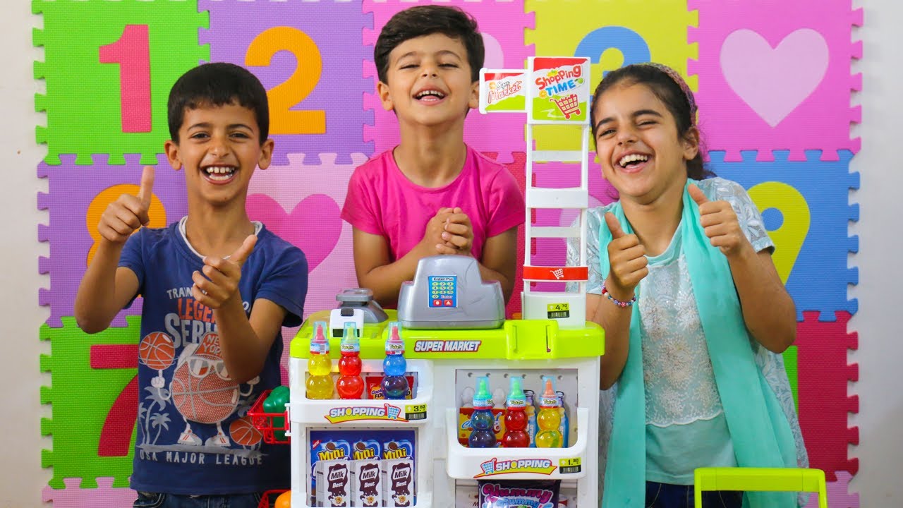 يوسف يبيع عصائر في ماكينة الحلويات !! Vending Machine Kids Toy