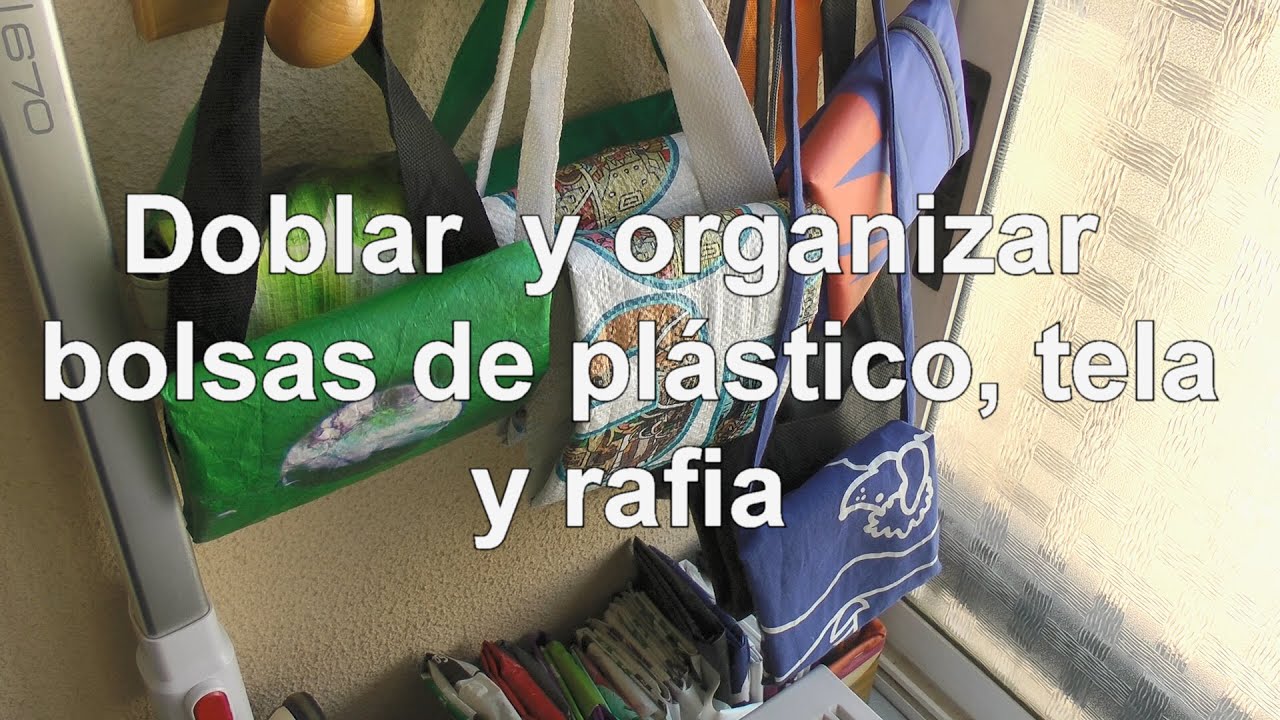 Como doblar y organizar bolsas de plástico, tela, rafia y