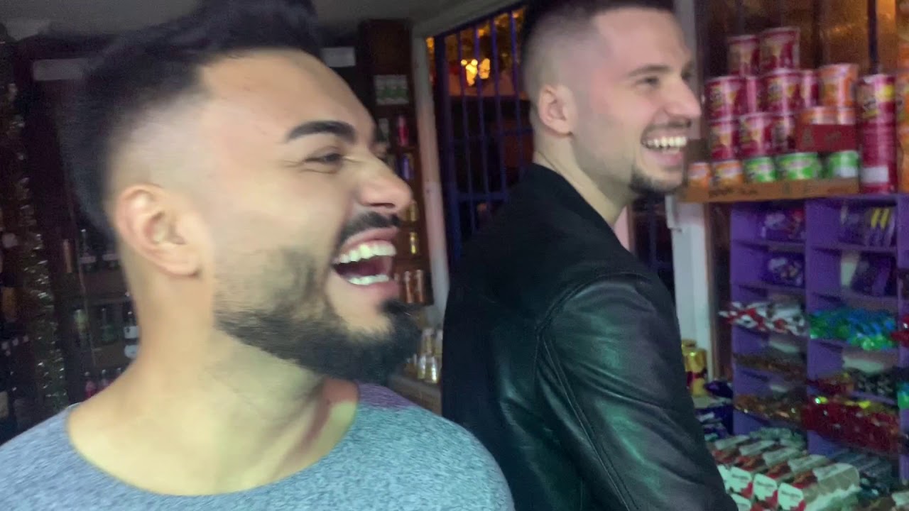 JADOR A BAUT UN PAHAR IN PLUS. LIVIAN FURA DIN MAGAZIN?