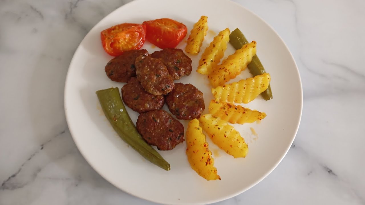 Anne usülü fırında köfte patates tarifi @MutfaktaNefisTatlar #pratiktarifler #keşfet #köftepatates 