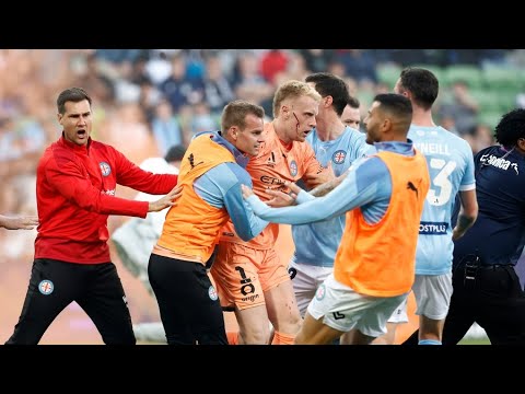 Melbourne Victory Fans Raid The Pitch And Attack Tom Glover And The Referee (MUST WATCH🤯)