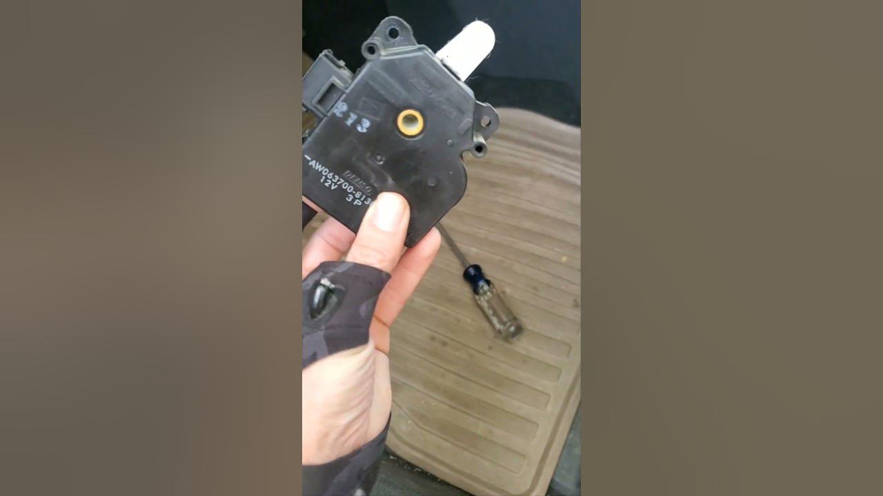 pt 3/5- Replacing 2013 Ford Edge blend door actuator - YouTube