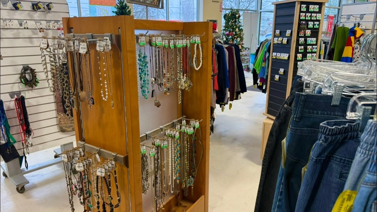 ASMR-влог: Покупки в секонд-хенде и обзор покупок (тихий голос)