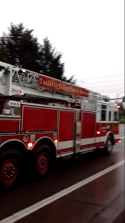 TVF&R Truck 56 code 2 response - YouTube