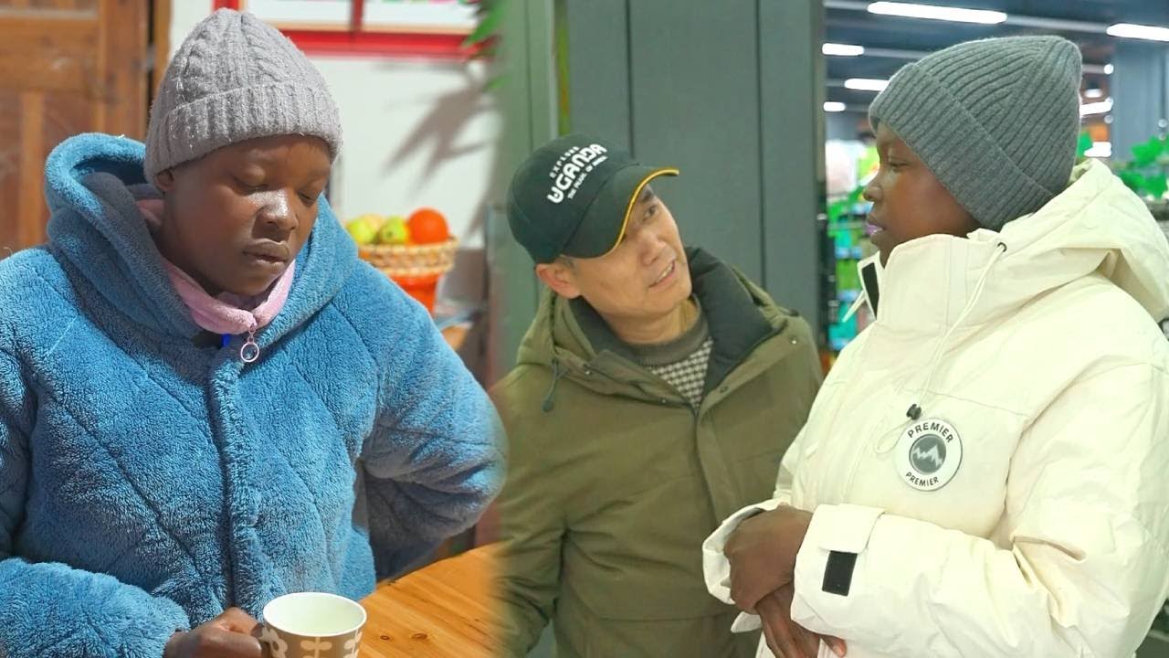 У меня болит спина и простуда, настроение немного не очень. Муж вывел меня на прогулку.