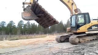 Cat 320DL loading truck mats