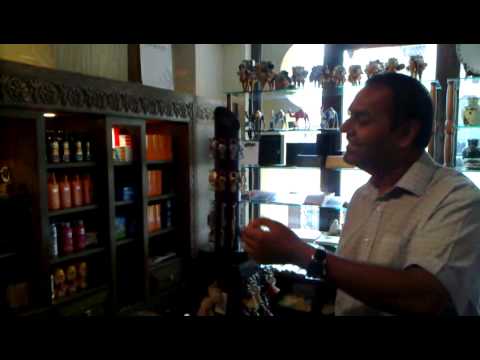 English Man Talks and Oriental Lady Don't Like England