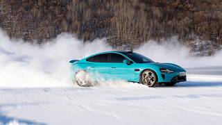 Xiaomi SU7 Ski Slope Drifting