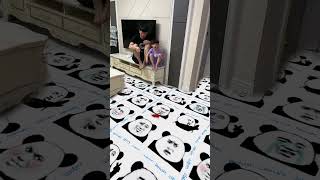 地板上全是熊猫头表情包！#可爱#特效#有趣
