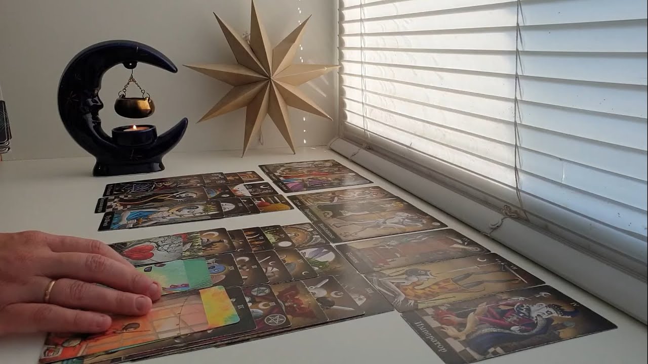 ИСХОД ЛЮБОВНОГО ТРЕУГОЛЬНИКА⚡♥️ Кого он ЛЮБИТ таро ⁉️ Гадание на картах 🍀 OTVET U TARO 🃏🧚