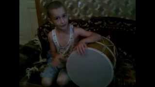 Амир на барабане