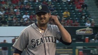 SEA@LAA: Saunders tosses eight frames of one-run ball