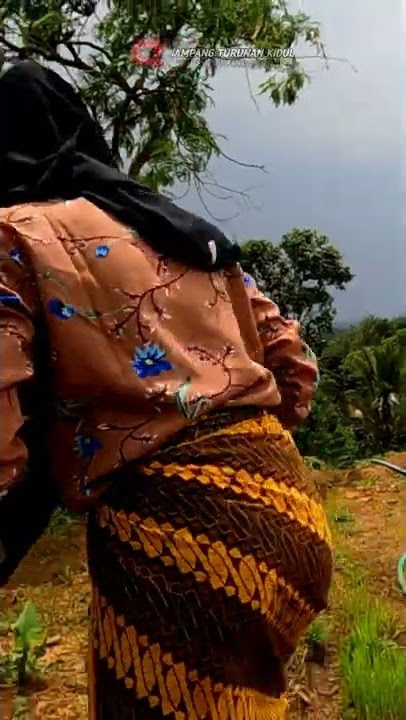 Gadis Desa Keturunan Turki Dan Gadis Desa Sunda, Ngeliwet Di Saung Sawah #Shorts