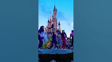 Disneyland Paris Dancers Try Everything Shakira Zootopia I Won T Give Up No I Won T Give In 