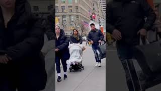 People’s-reactions #nyc #walkingdownthestreet #peoplesreactions  #reactions #model #reactionvideo