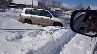TLC 200 не едет. Toyota Land cruiser 200 снег. Snow. Off road.