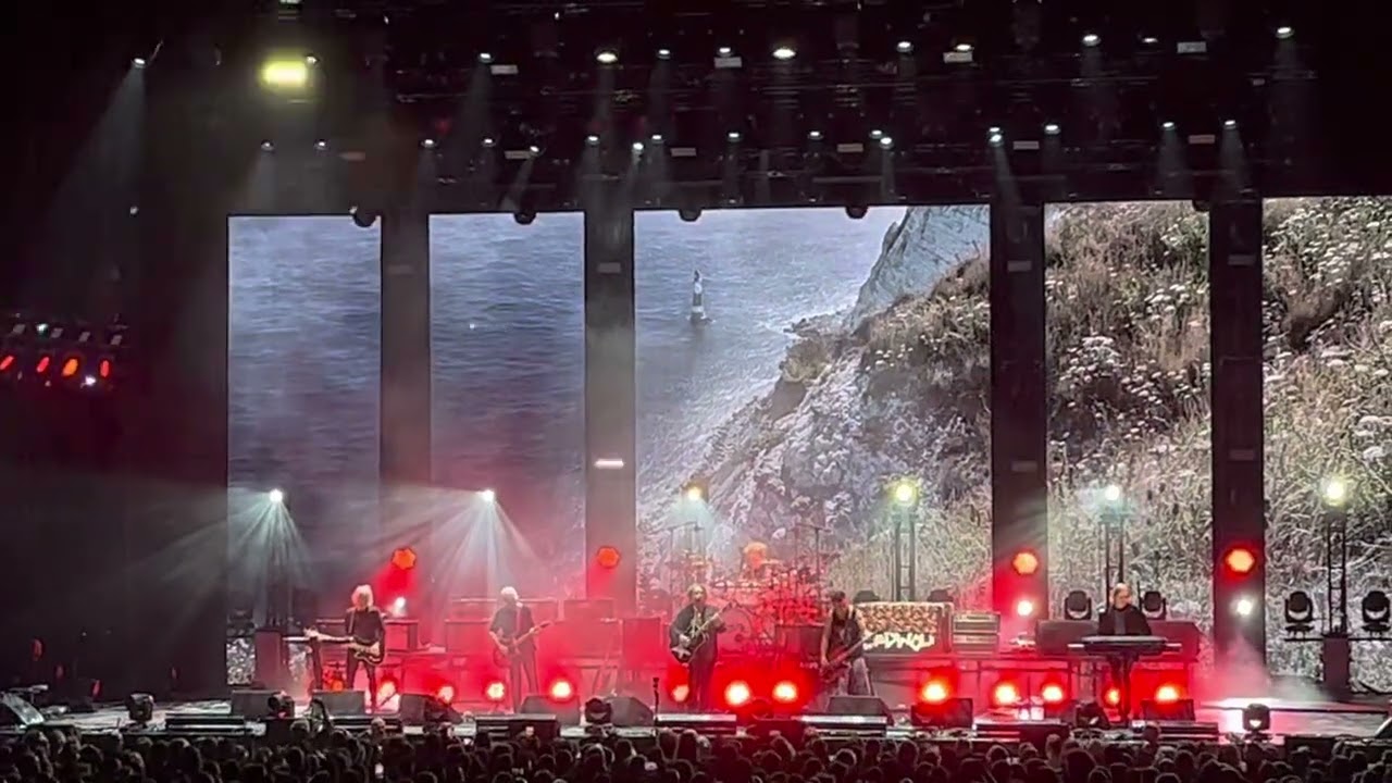 The Cure « In Between Days/Just Like Heaven/Boys Don’t Cry » @ Zénith de Toulouse (Live 2022)