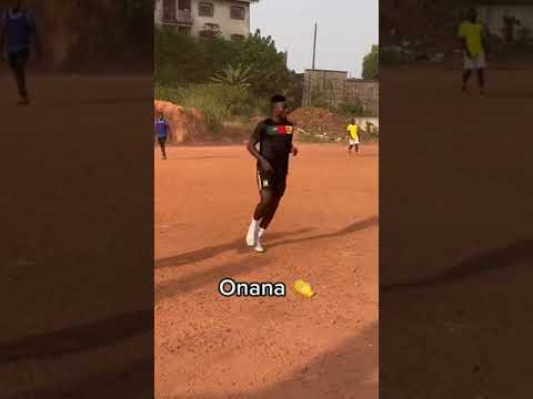Andre Onana plays pickup after being sent home from the World Cup 🇨🇲 (via @Andre Onana)