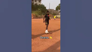 Andre Onana plays pickup after being sent home from the World Cup 🇨🇲 (via @Andre Onana)