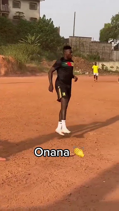 Andre Onana plays pickup after being sent home from the World Cup 🇨🇲 (via @Andre Onana)