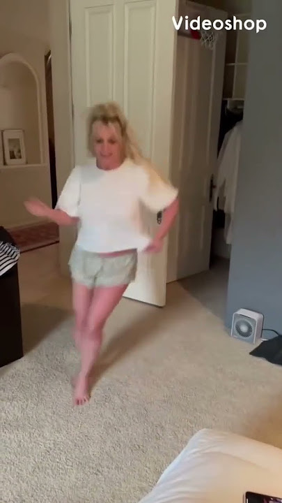 Britney Spears dancing and being herself 🤍🪩