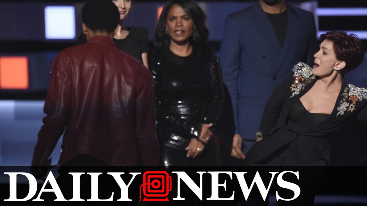 Sharon Osbourne Kicks Off Stage Crasher at People’s Choice Awards YouTube